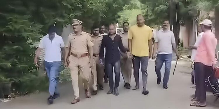 जेलच्या बाहेर ‘भाई’च्या बर्थडेचा जल्लोष भोवला; पोलिसांनी दोघांची काढली धिंड!