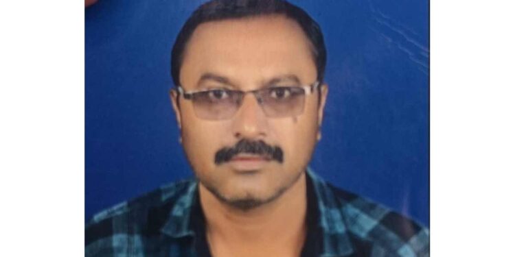 ग्रामसभेत तुफान राडा! ग्रामसेवकाला बेदम मारहाण, जीव वाचवताना मृत्यू