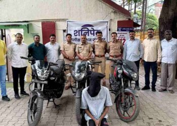 चोरीच्या तीन दुचाक्यांसह चोरटा पोलिसांच्या जाळ्यात