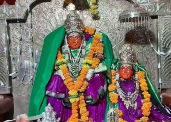 सातपुड्यातील प्रसिद्ध मनूदेवी मंदिरात धाडसी चोरी; १.३५ लाखांचे चांदीचे मुकुट-छत्र्या लंपास