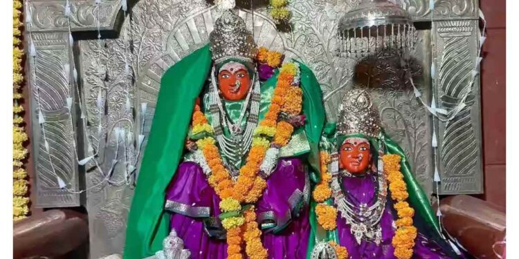 सातपुड्यातील प्रसिद्ध मनूदेवी मंदिरात धाडसी चोरी; १.३५ लाखांचे चांदीचे मुकुट-छत्र्या लंपास