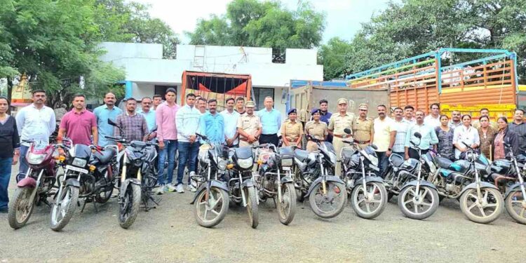 बोदवड पोलिसांचे धडक ‘कॉम्बिंग ऑपरेशन’: ६० गुन्हेगारांची तपासणी; अवैध दारू जप्त, संशयित वाहने पोलिसांच्या रडारवर