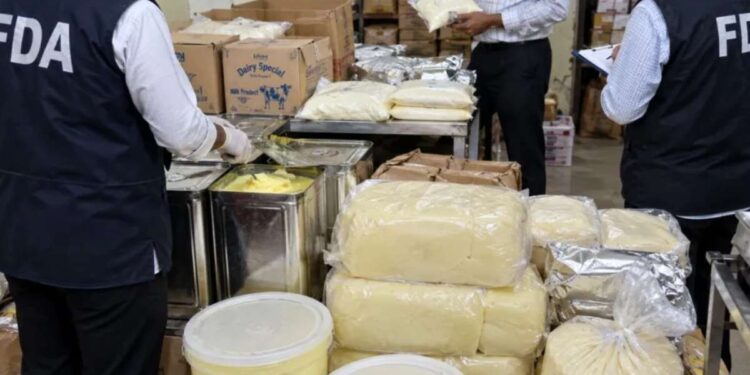 गणेशोत्सवाआधी FDA ची धडक कारवाई; जळगाव-पाचोऱ्यात ४.३६ लाखांचा संशयित खाद्यसाठा जप्त