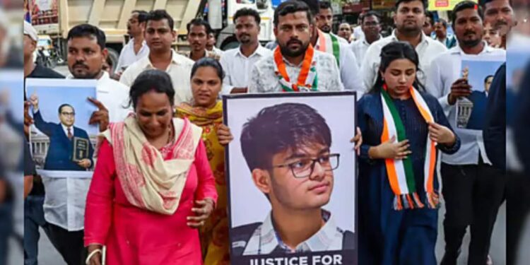 IIT मुंबईतील साहिल वाकोडे मृत्यू प्रकरण तापले; आई-वडिलांना पोलिसांनी घेतले ताब्यात