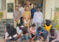 ग्रामस्थांच्या सतर्कतेने विहिरींच्या केबल चोरणाऱ्या आठ जणांना रंगेहात पकडले