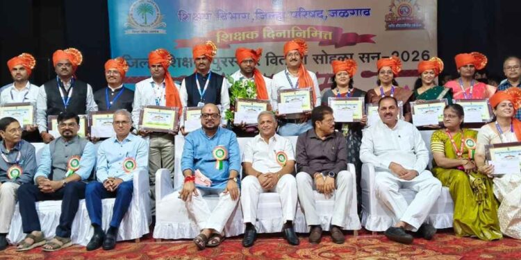 विद्यार्थ्यांच्या आयुष्याला दिशा देणारे ‘जीवनाचे दीपस्तंभ’ बनावे — पालकमंत्री गुलाबराव पाटील