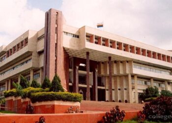कुलगुरूंच्या उदासीनतेमुळे स्व.बाळासाहेब ठाकरे पत्रकारिता केंद्राचे काम रखडले