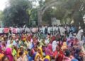 वनहक्कांच्या मागण्यांसाठी आदिवासी बांधव आक्रमक; जिल्हाधिकारी कार्यालयाचे प्रवेशद्वार रोखले!