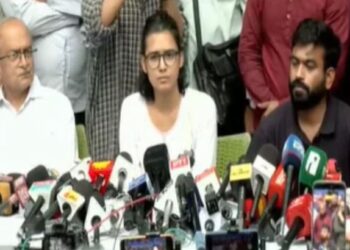 कॉकरोच जनता पार्टीच्या पत्रकार परिषदेत राडा! अभिजीत दिपकेंचा संताप