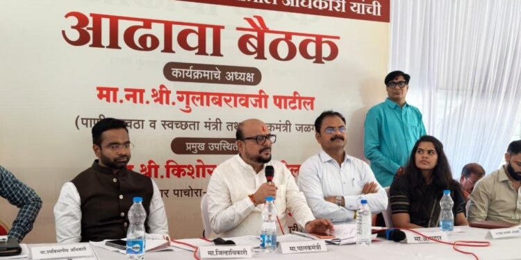 दुष्काळात निष्काळजीपणा खपवून घेणार नाही; पालकमंत्री गुलाबराव पाटलांचा अधिकाऱ्यांना इशारा