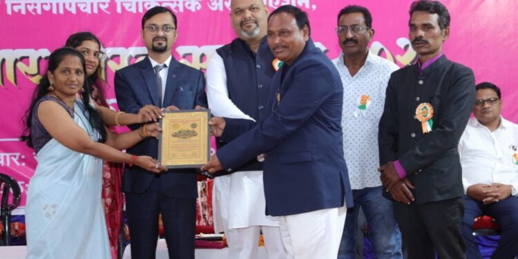 पृथ्वीराज सैंदाणे यांना ‘निसर्गोपचार गौरव’ पुरस्कार