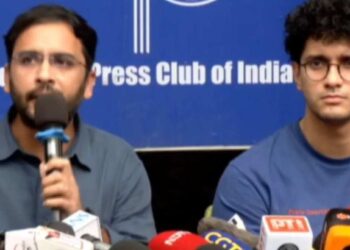 ‘मोदींसारखा भित्रा पंतप्रधान पाहिला नाही’; आशुतोष रांकांचा केंद्र सरकारवर हल्लाबोल