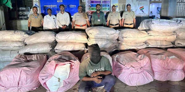 मुक्ताईनगर पोलिसांची मोठी कारवाई! तब्बल १९ लाखांचा प्रतिबंधित गुटखा जप्त; उत्तर प्रदेशचा चालक ताब्यात