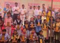 मोबाईलचे गुलाम बनू नका, विज्ञानाची कास धरा! पालकमंत्री गुलाबराव पाटील यांचे विद्यार्थ्यांना आवाहन