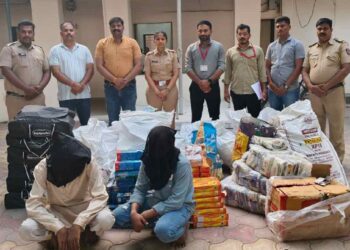 अपघाताने फुटले गुटखा तस्करांचे बिंग! अपघातग्रस्त कारमधून लाखोंचा गुटखा जप्त