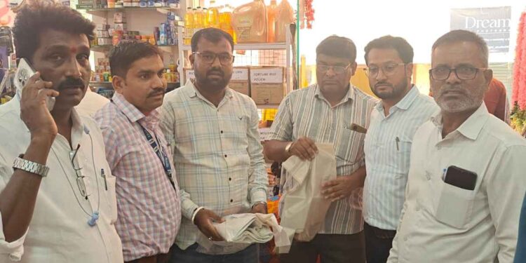 वरणगावात प्लास्टिकविरोधी धडक मोहीम; २५ किलो प्लास्टिक जप्त, ३५ हजारांचा दंड वसूल