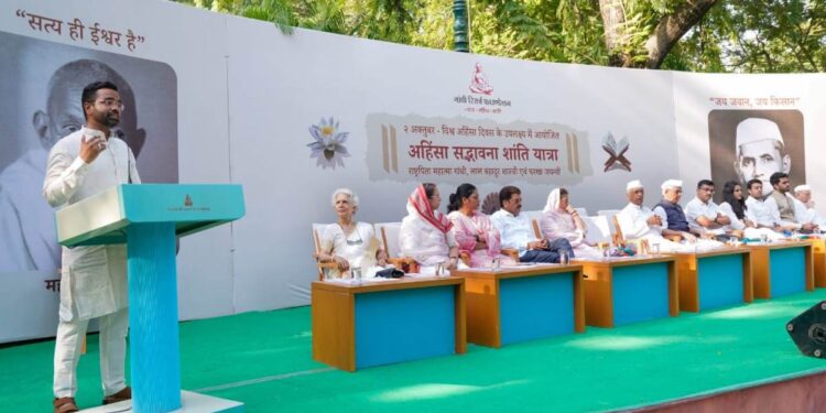 गांधीजींच्या स्वदेशी मूल्यांतूनच सक्षम पिढी घडेल- जिल्हाधिकारी रोहन घुगे