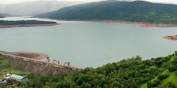 महाराष्ट्रावर जलसंकटाचे सावट! धरणांमध्ये किती पाणी शिल्लक? आकडेवारी पाहून चिंता वाढणार!