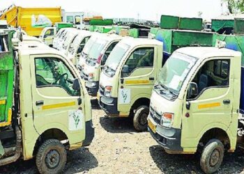 पगार थकला..कर्मचारी संपावर ; जळगावातील कचरा संकलन ठप्प, गल्लीबोळांत कचऱ्याचे ढीग